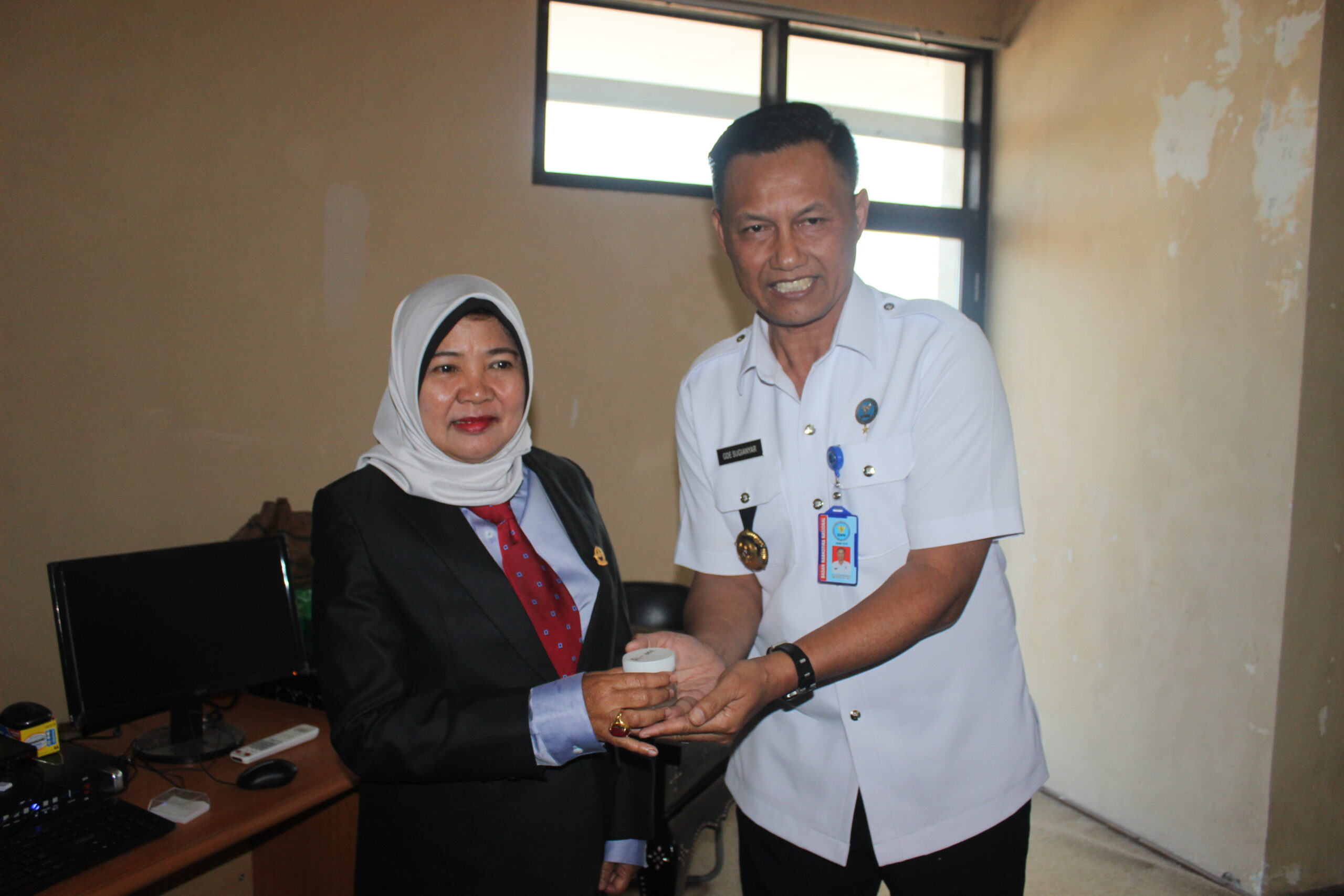 BNN Tes Urine Anggota DPRD Prov. NTB BNN Tes Urine Anggota DPRD Prov. NTB
