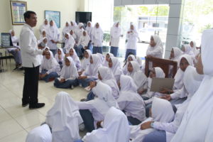 Diseminasi Informasi P4GN siswi YPP. Nurul Haramain NW Putri Narmada