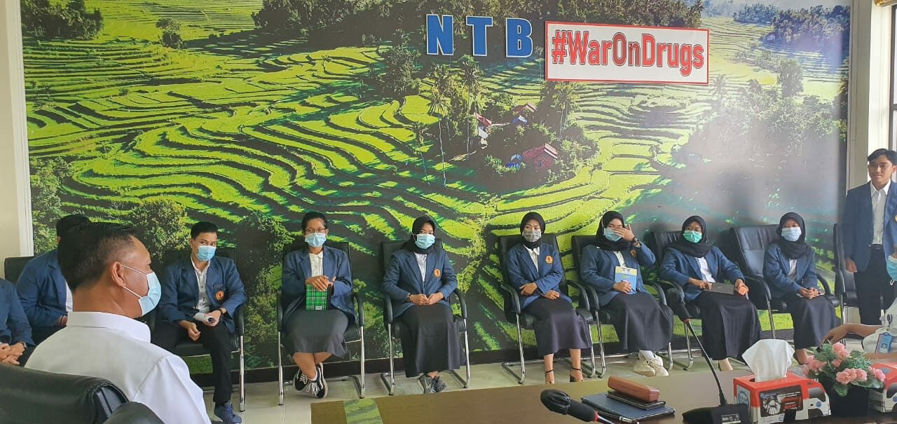 Paparan dan Pengenalan Kepala BNN Provinsi NTB Tentang Upaya P4GN Kepada Mahasiswa Magang Paparan dan Pengenalan Kepala BNN Provinsi NTB Tentang Upaya P4GN Kepada Mahasiswa Magang