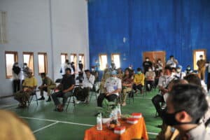 KUNJUNGI KAMPUNG SEHAT BERSINAR, KEPALA BNNP NTB BERIKAN SK RELAWAN DAN AGEN PEMULIHAN