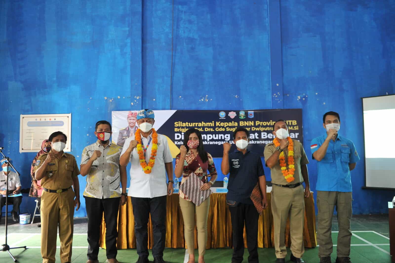 KUNJUNGI KELURAHAN SEHAT BERSINAR CAKRA UTARA, KEPALA BNNP NTB BERIKAN SK RELAWAN DAN AGEN PEMULIHAN KUNJUNGI KAMPUNG SEHAT BERSINAR, KEPALA BNNP NTB BERIKAN SK RELAWAN DAN AGEN PEMULIHAN
