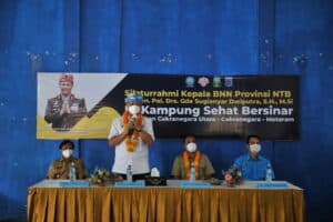 KUNJUNGI KAMPUNG SEHAT BERSINAR, KEPALA BNNP NTB BERIKAN SK RELAWAN DAN AGEN PEMULIHAN KUNJUNGI KAMPUNG SEHAT BERSINAR, KEPALA BNNP NTB BERIKAN SK RELAWAN DAN AGEN PEMULIHAN