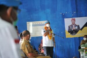 KUNJUNGI KAMPUNG SEHAT BERSINAR, KEPALA BNNP NTB BERIKAN SK RELAWAN DAN AGEN PEMULIHAN