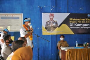 KUNJUNGI KAMPUNG SEHAT BERSINAR, KEPALA BNNP NTB BERIKAN SK RELAWAN DAN AGEN PEMULIHAN