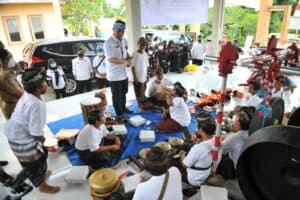 KUNJUNGI KAMPUNG SEHAT BERSINAR, KEPALA BNNP NTB BERIKAN SK RELAWAN DAN AGEN PEMULIHAN