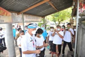 KUNJUNGI KAMPUNG SEHAT BERSINAR, KEPALA BNNP NTB BERIKAN SK RELAWAN DAN AGEN PEMULIHAN