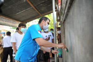 KUNJUNGI KAMPUNG SEHAT BERSINAR, KEPALA BNNP NTB BERIKAN SK RELAWAN DAN AGEN PEMULIHAN