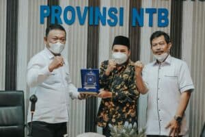 PAGUYUBAN KELUARGA RUKUN BIMA DI LOMBOK DAN MAJELIS ADAT SASAK KUNJUNGI KANTOR BNNP NTB PAGUYUBAN KELUARGA RUKUN BIMA DI LOMBOK DAN MAJELIS ADAT SASAK KUNJUNGI KANTOR BNNP NTB