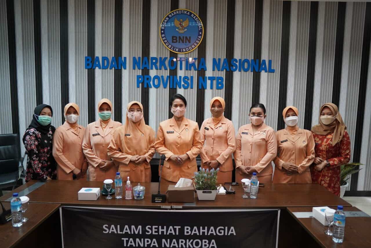 PEMBEKALAN “PERAN DWP DALAM P4GN” OLEH BNNP NTB PEMBEKALAN “PERAN DWP DALAM P4GN” OLEH BNNP NTB