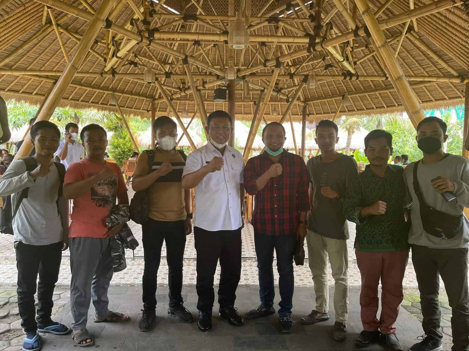 Kepala BNNP NTB jalin sinergisitas dengan Direktur Eksekutif LOGIS (Lombok Global Institut) dan pengurus PC HIMMAH NW Kota Mataram. Kepala BNNP NTB jalin sinergisitas dengan Direktur Eksekutif LOGIS (Lombok Global Institut) dan pengurus PC HIMMAH NW Kota Mataram.