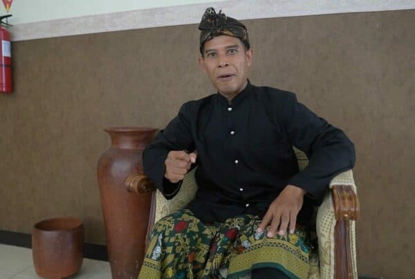 PERANGI NARKOBA DENGAN PRINSIP KESADARAN DAN KEBERSAMAAN PERANGI NARKOBA DENGAN PRINSIP KESADARAN DAN KEBERSAMAAN