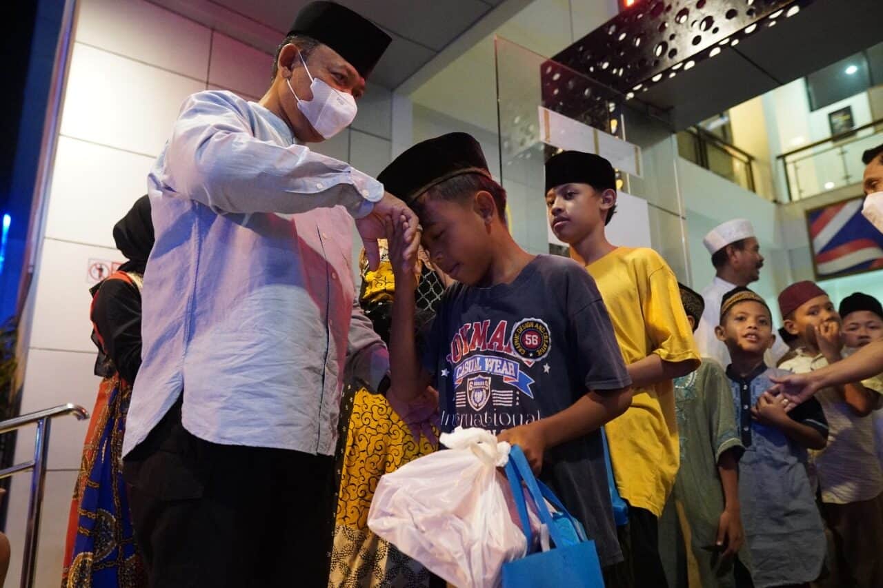BNNP NTB DO’A DAN BUKA PUASA BERSAMA ANAK YATIM PIATU BNNP NTB DO’A DAN BUKA PUASA BERSAMA ANAK YATIM PIATU