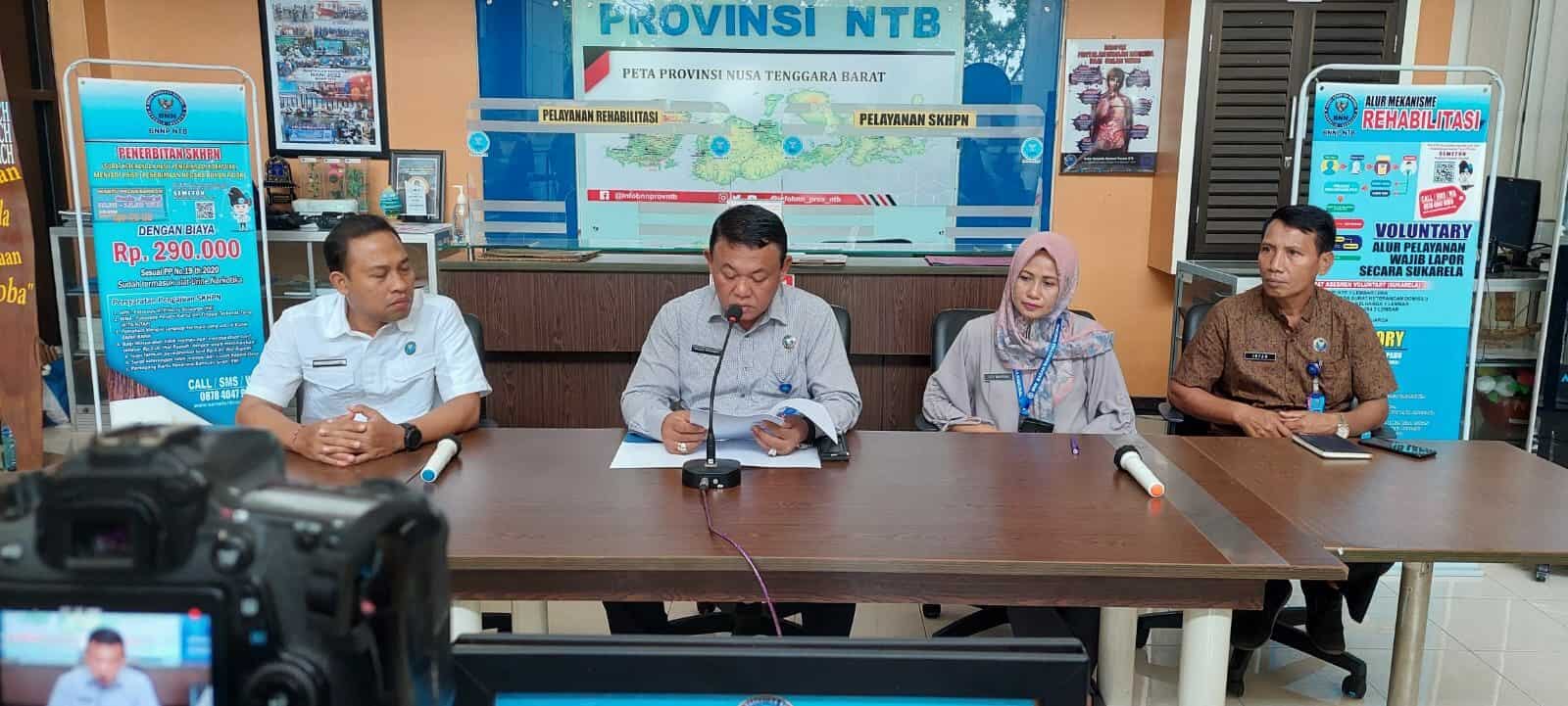 PRESS RELEASE AKHIR TAHUN 2022 BNNP NTB: AKSELERASI WAR ON DRUGS "TAK KENAL LELAH, PANTANG MENYERAH" AKSELERASI WAR ON DRUGS “TAK KENAL LELAH, PANTANG MENYERAH”