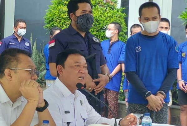 Rapatkan Barisan, Bersama-sama Perangi Narkoba! Rapatkan Barisan, Bersama-sama Perangi Narkoba!