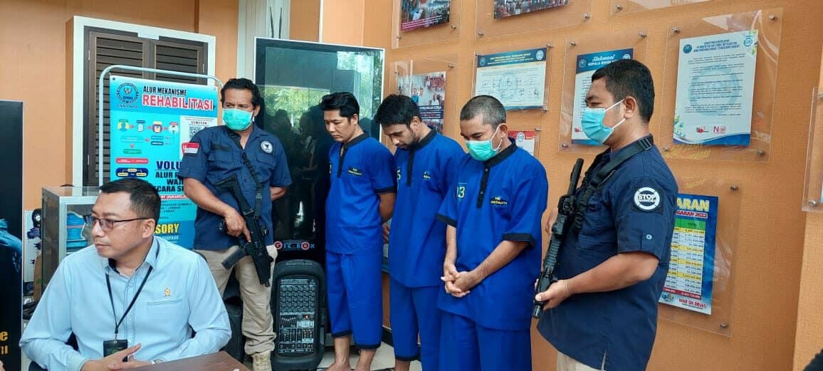 PENYALAHGUNA NARKOBA BUKAN KRIMINAL, NAMUN DAPAT MELAHIRKAN KRIMINAL PENYALAHGUNA NARKOBA BUKAN KRIMINAL, NAMUN DAPAT MELAHIRKAN KRIMINAL
