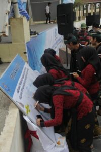 HANI 2024 : BNN Provinsi NTB Gelar Deklarasi Anti Narkoba Masyarakat Pesisir HANI 2024 : BNN Provinsi NTB Gelar Deklarasi Anti Narkoba Masyarakat Pesisir